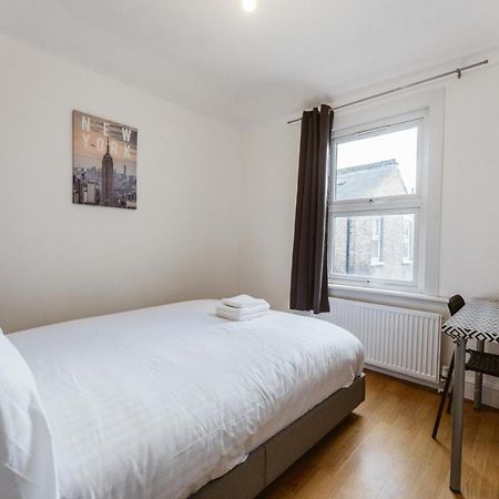 Mile End Double Rooms 86A Лондон Екстериор снимка