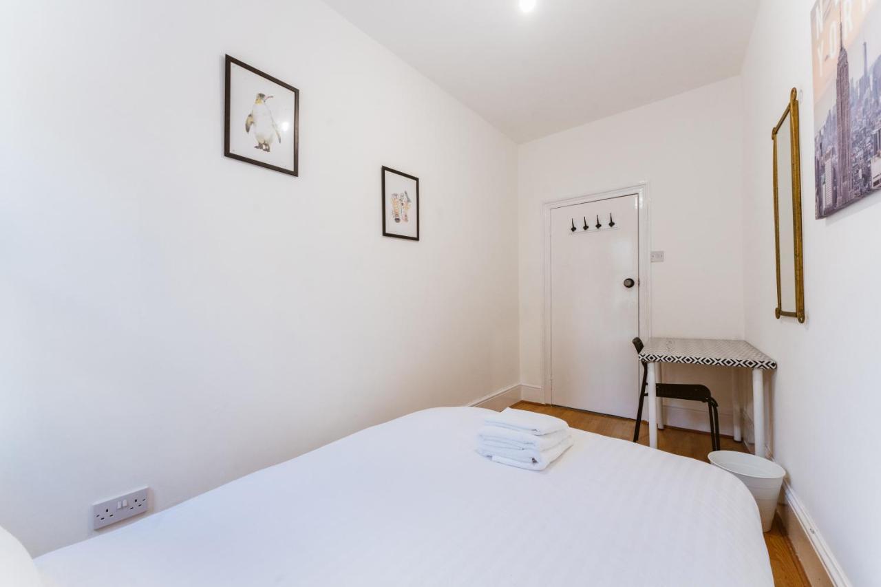 Mile End Double Rooms 86A Лондон Екстериор снимка