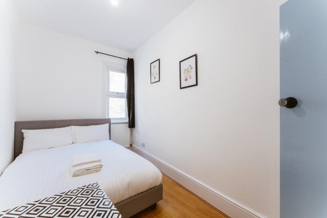 Mile End Double Rooms 86A Лондон Екстериор снимка