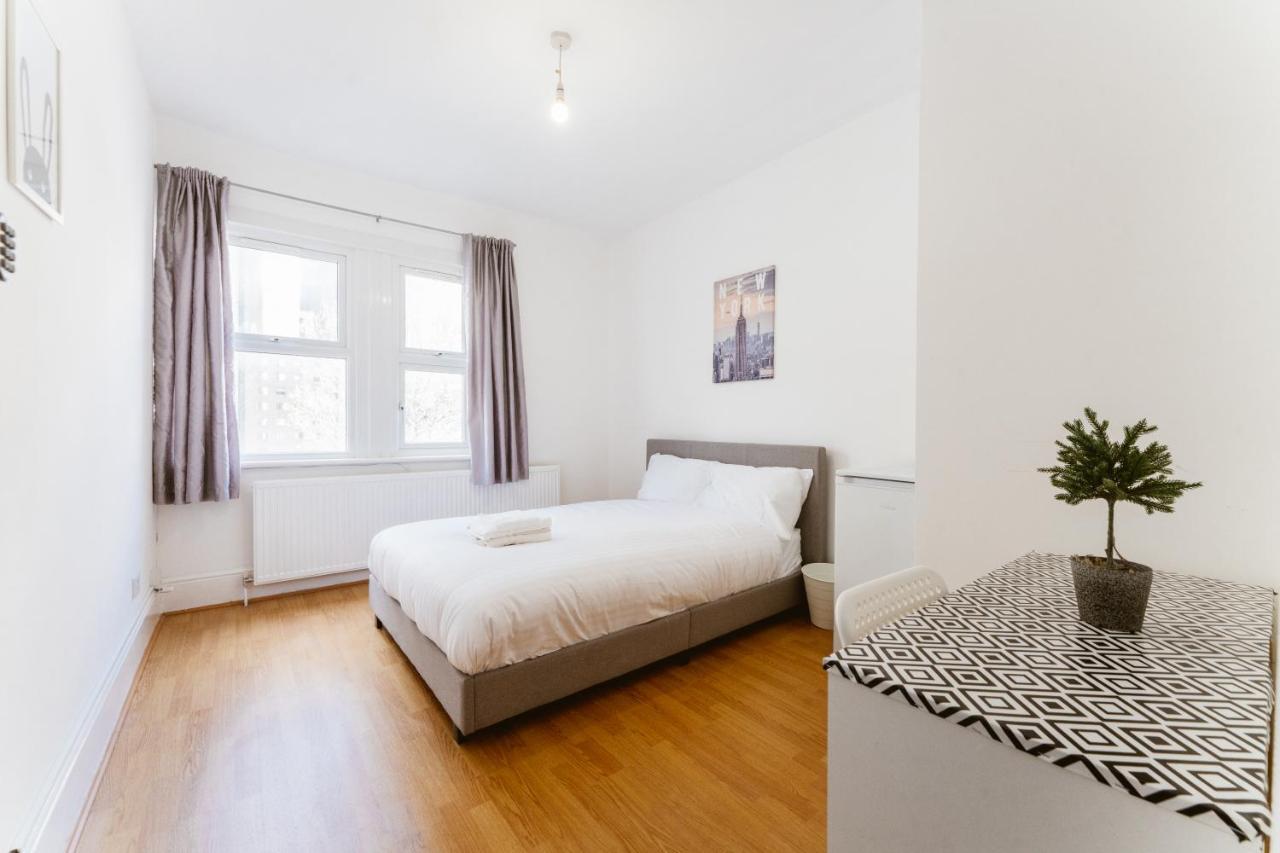 Mile End Double Rooms 86A Лондон Екстериор снимка