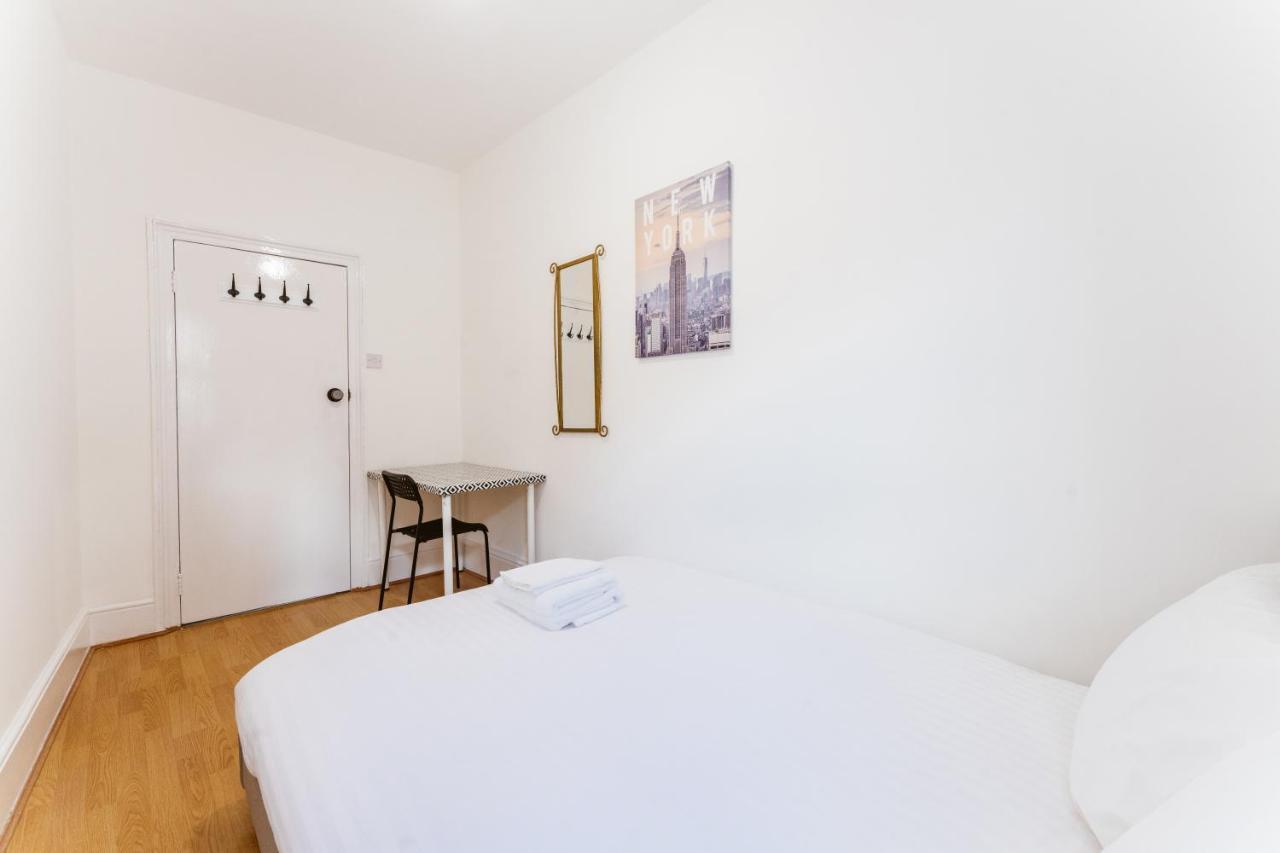 Mile End Double Rooms 86A Лондон Екстериор снимка