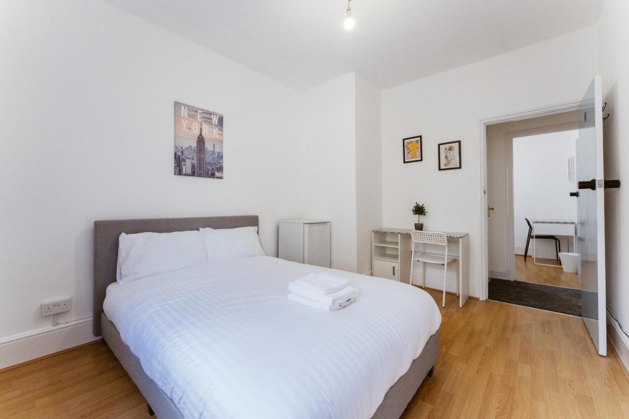 Mile End Double Rooms 86A Лондон Екстериор снимка