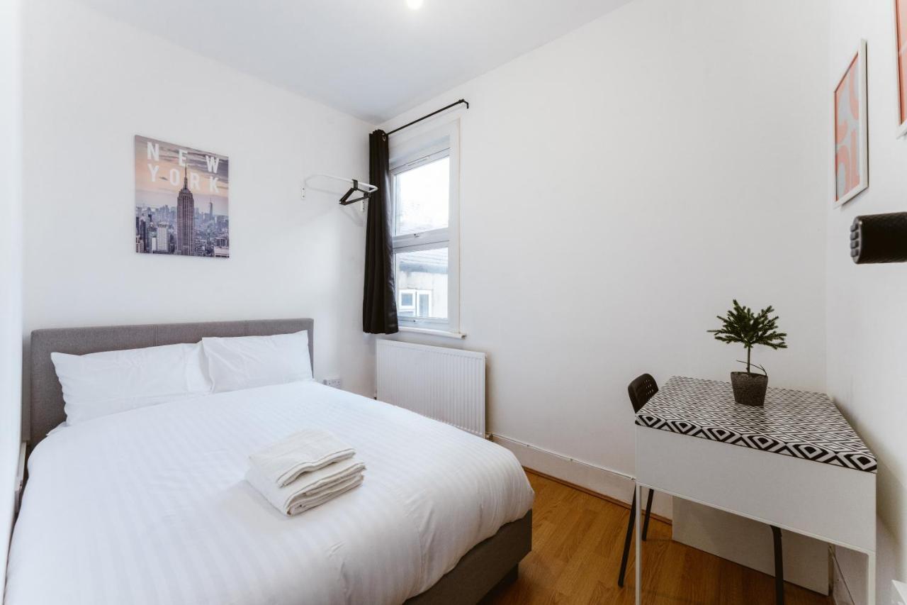 Mile End Double Rooms 86A Лондон Екстериор снимка