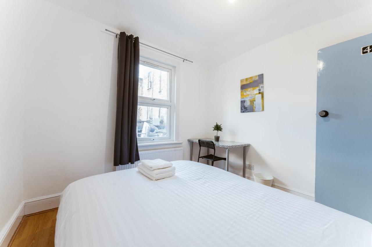 Mile End Double Rooms 86A Лондон Екстериор снимка