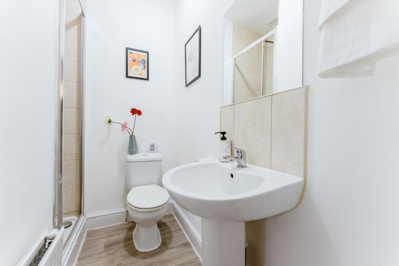 Mile End Double Rooms 86A Лондон Екстериор снимка