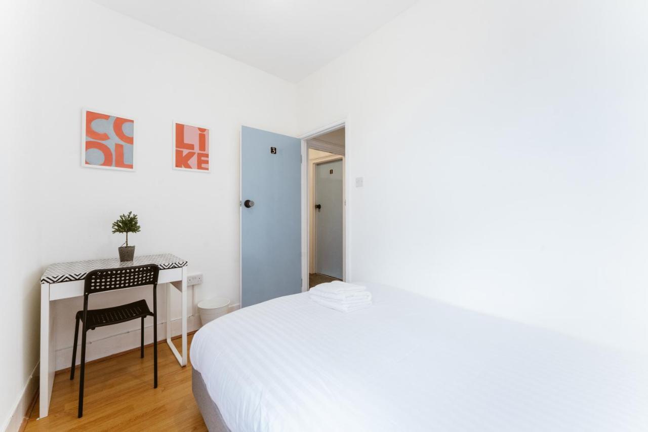 Mile End Double Rooms 86A Лондон Екстериор снимка