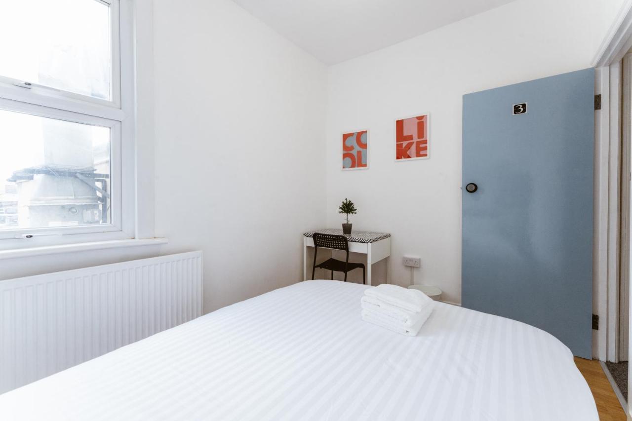 Mile End Double Rooms 86A Лондон Екстериор снимка